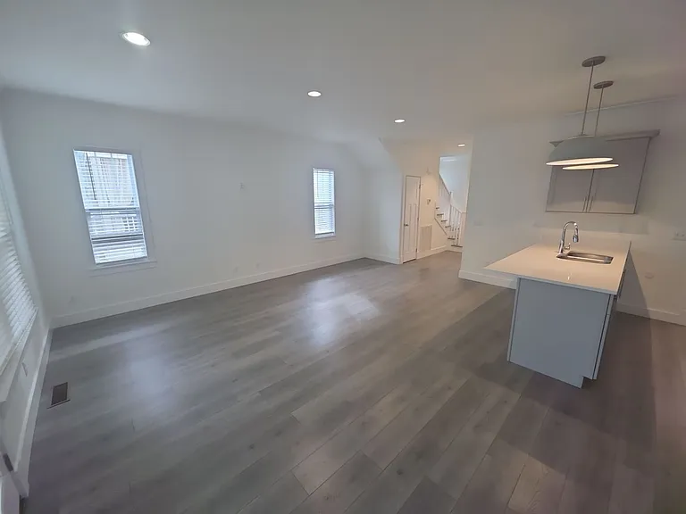 409 Juniper Dr — Photo 4
