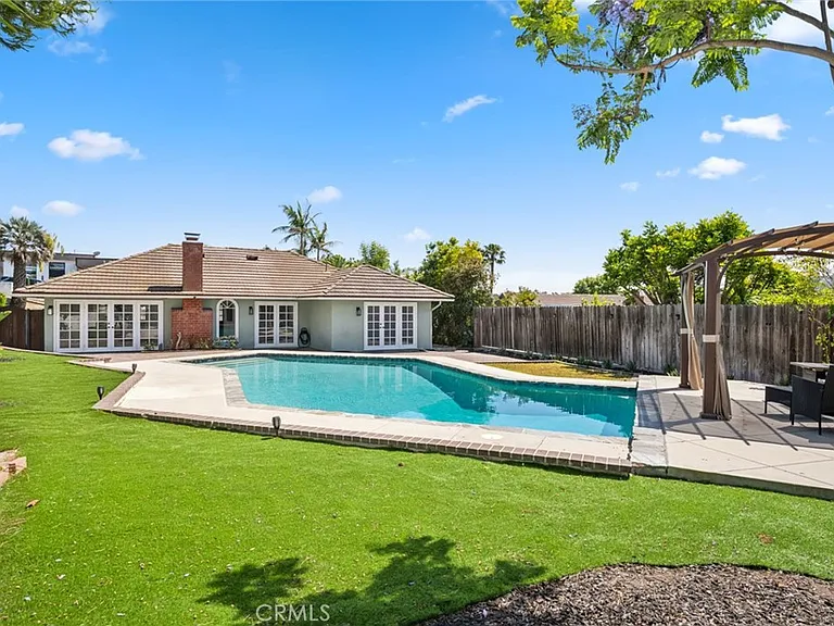 24291 Los Serranos Dr — Photo 2