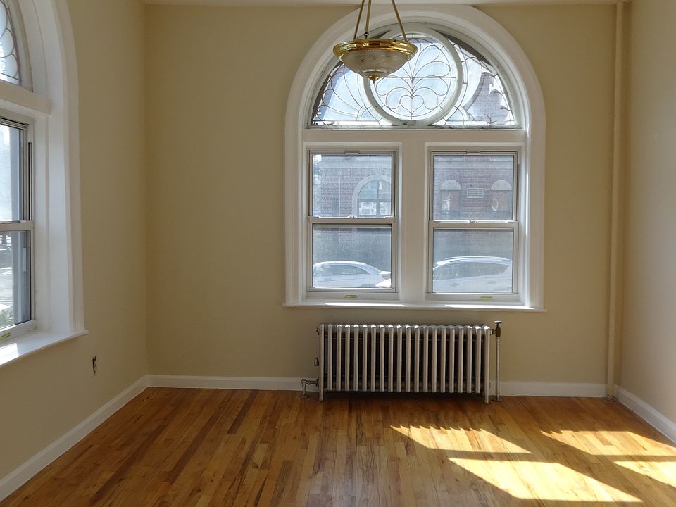 1st image of 490 Ocean Pkwy APT 19