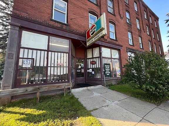 4th image of 24 Woodland St