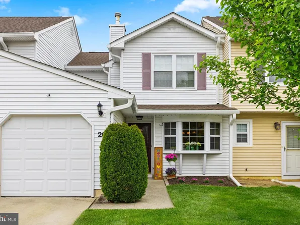 20 Gloucester Ct, Bordentown, NJ 08505