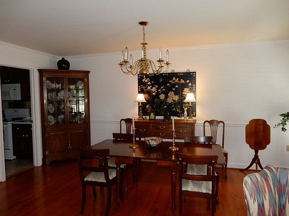 4th image of 3840 Camellia Dr