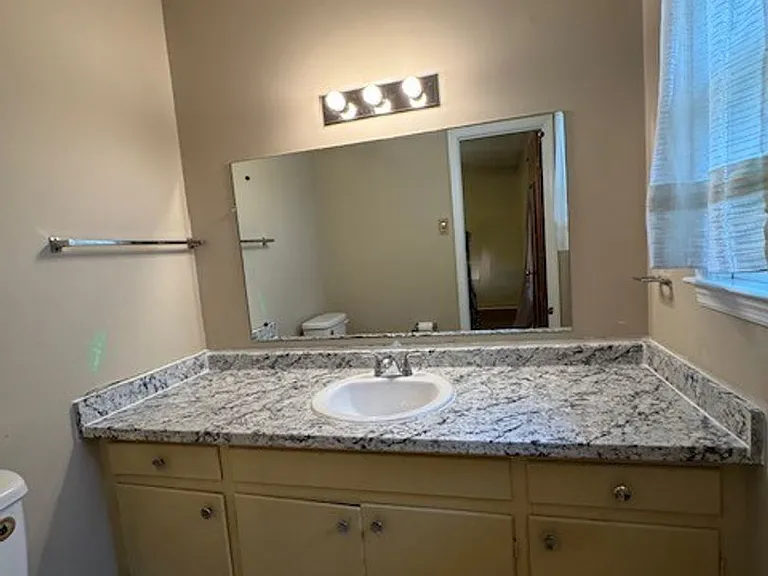 709 Luther Dr — Photo 14