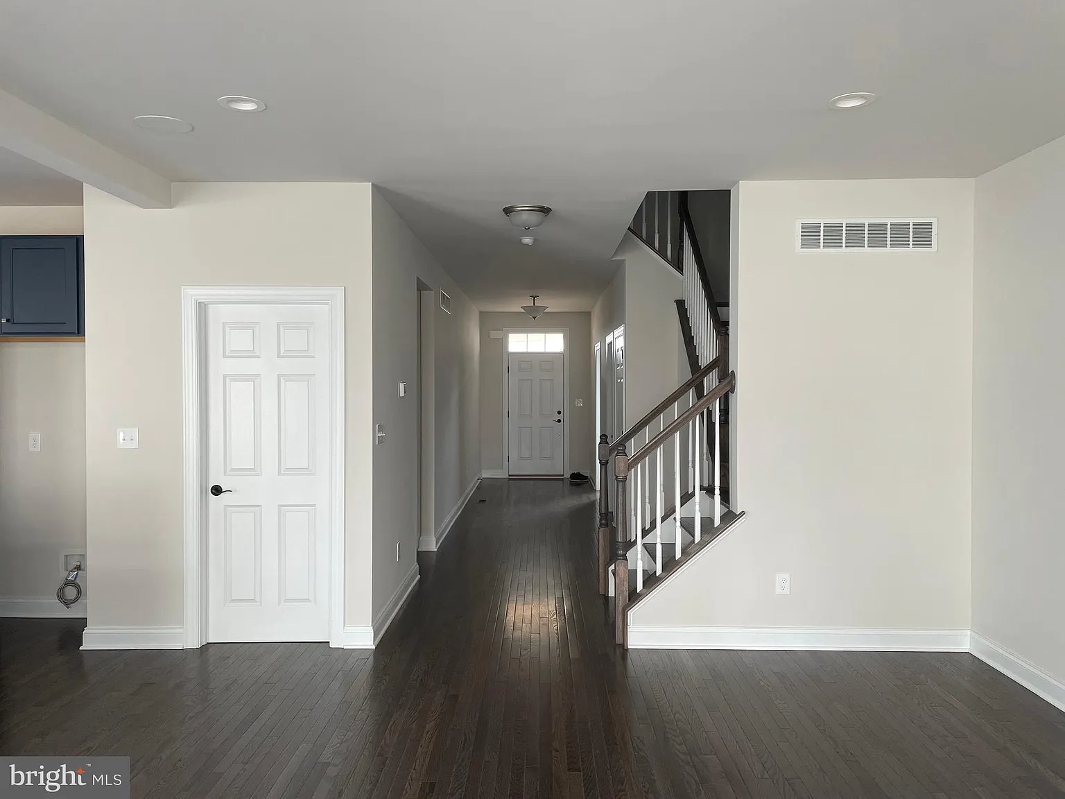 3 bed, 3530 sqft, $3,950 — Photo 4