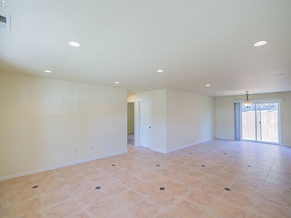 3rd image of 4000 NE 109th Cir