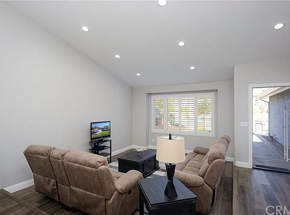 4th image of 559 Fairbanks St