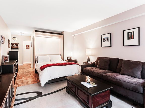 3rd image of 430 W 34th St APT 7J