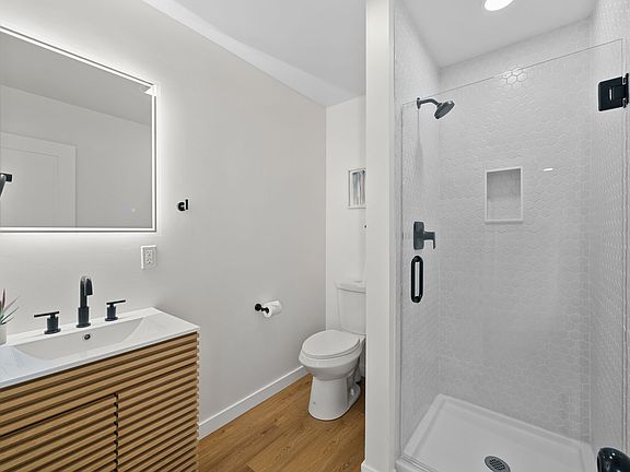 2nd image of 3121 Emerson St #A