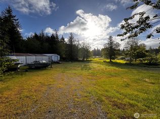 190 Meadowood Dr W, Seabeck, WA 98380