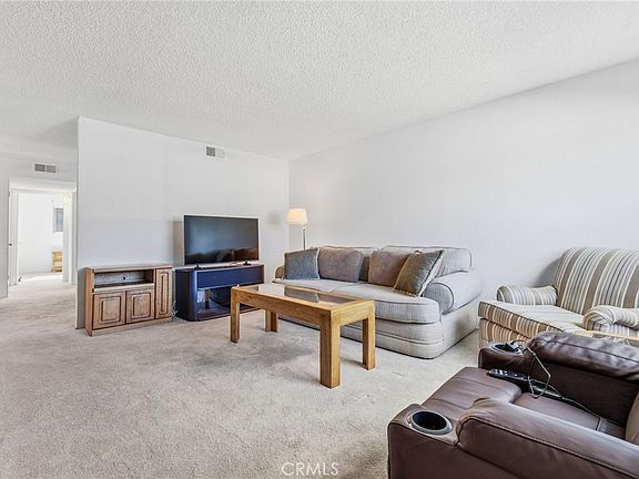 3rd image of 618 Queenanne Rd