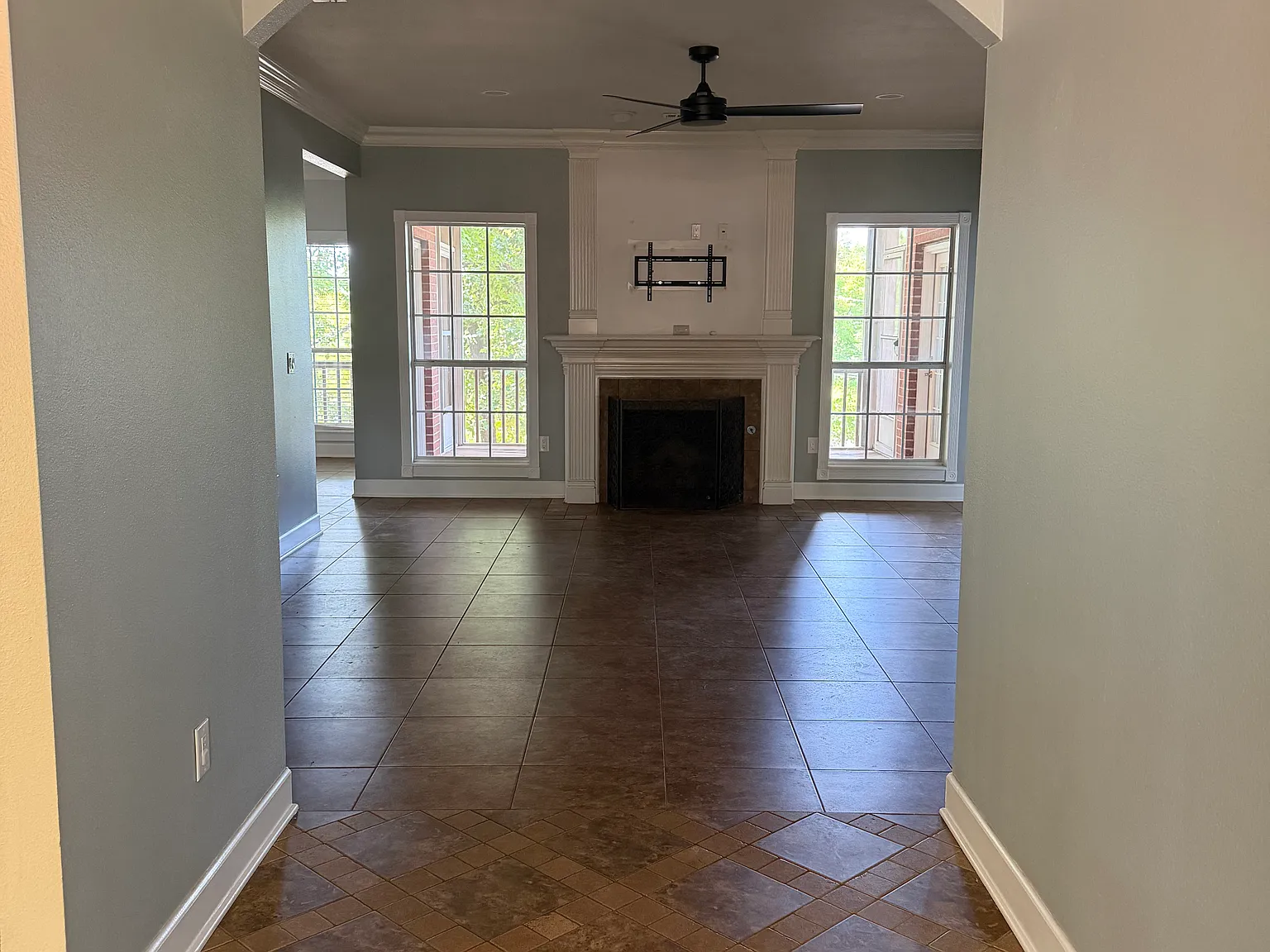 3 bed, 2.5 bath, 2279 sqft, $3,500 — Photo 3
