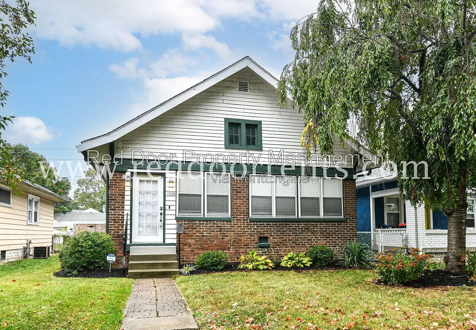 2 bed, 1.0 bath, 2080 sqft, $1,095 — Photo 1