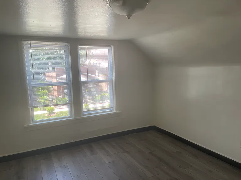7541 S Rhodes Ave — Photo 29