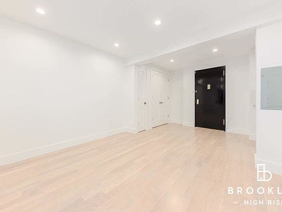 5th image of 11 Crooke Ave APT 5
