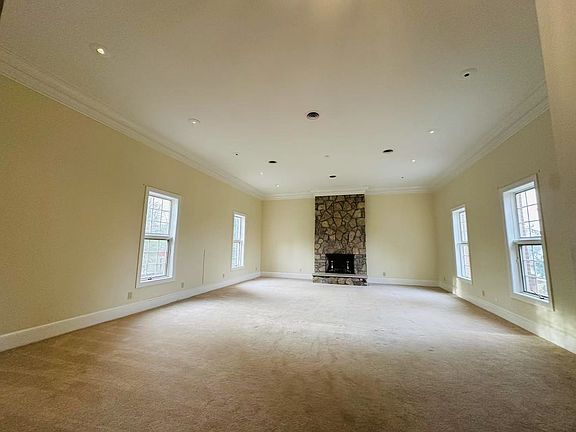 3rd image of 104 Johnston Blvd
