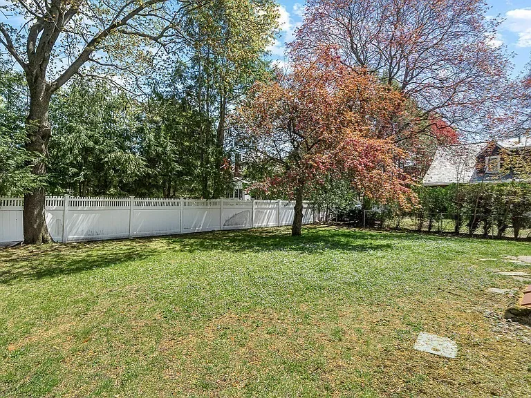 59 Wedgemere Ave — Photo 31