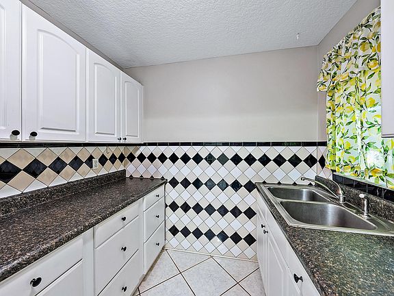 5th image of 733 Hummingbird Way APT 10