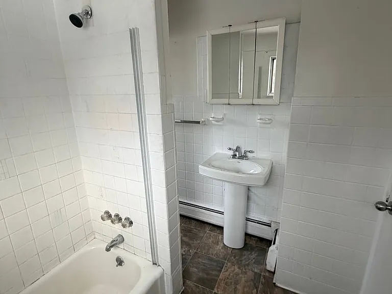1817 Dickson Ave — Photo 15