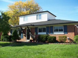 26851 Merideth Dr, Warren, MI 48091