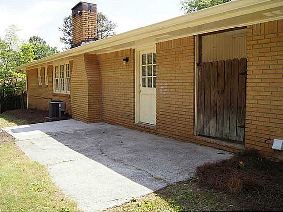 3rd image of 2556 Pamela Dr