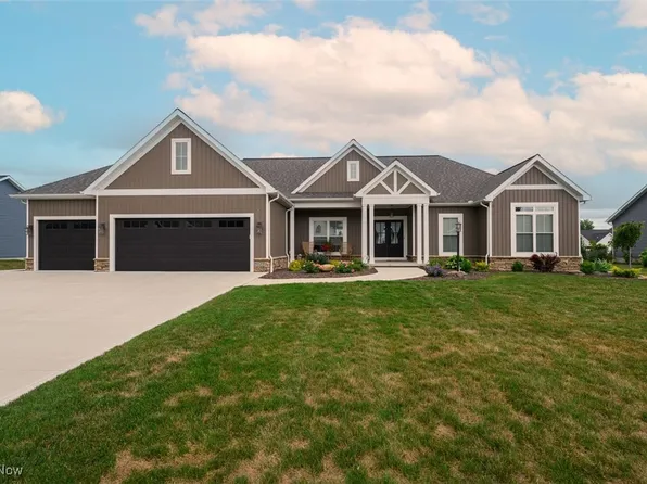 8070 Blue Spruce Cir NW, North Canton, OH 44720