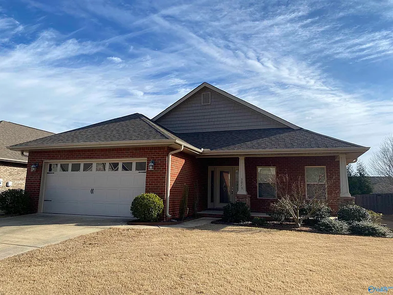 3015 Hampstead Dr SE — Photo 1