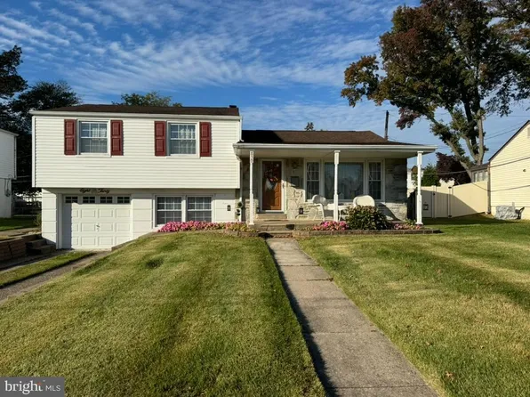 830 Rennard St, Philadelphia, PA 19116