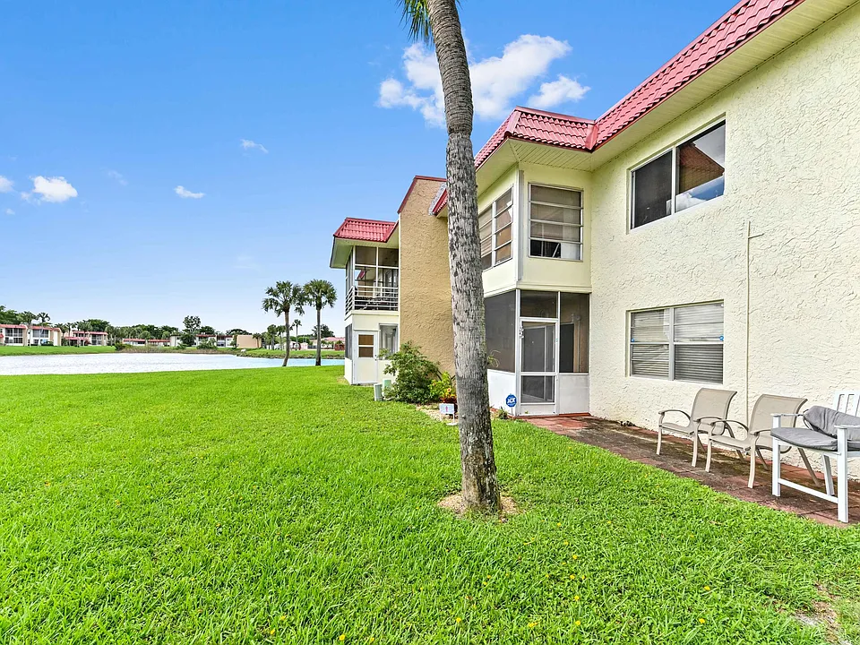 341 Lake Frances Dr, West Palm Beach, FL