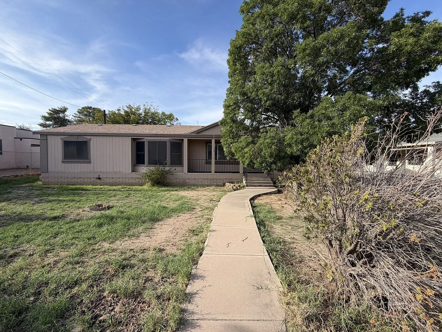 5 bed, 2.0 bath, 1690 sqft, $2,200 — Photo 1