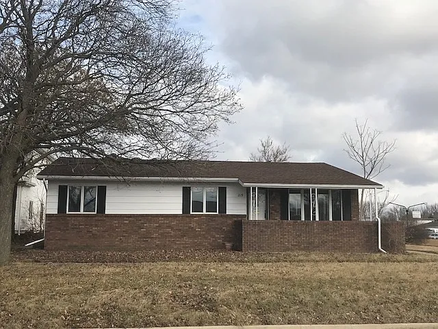 215 E Belle Ave photo 1