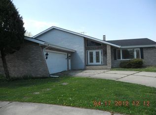 9748 Crimson Tree Ln, Munster, IN 46321