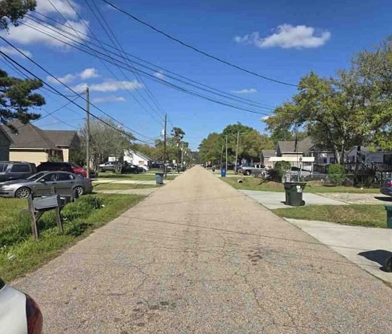 Exterior Neighborhood (street photo)