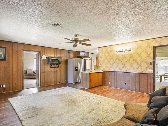 3rd image of 1709 Oldfield Dr
