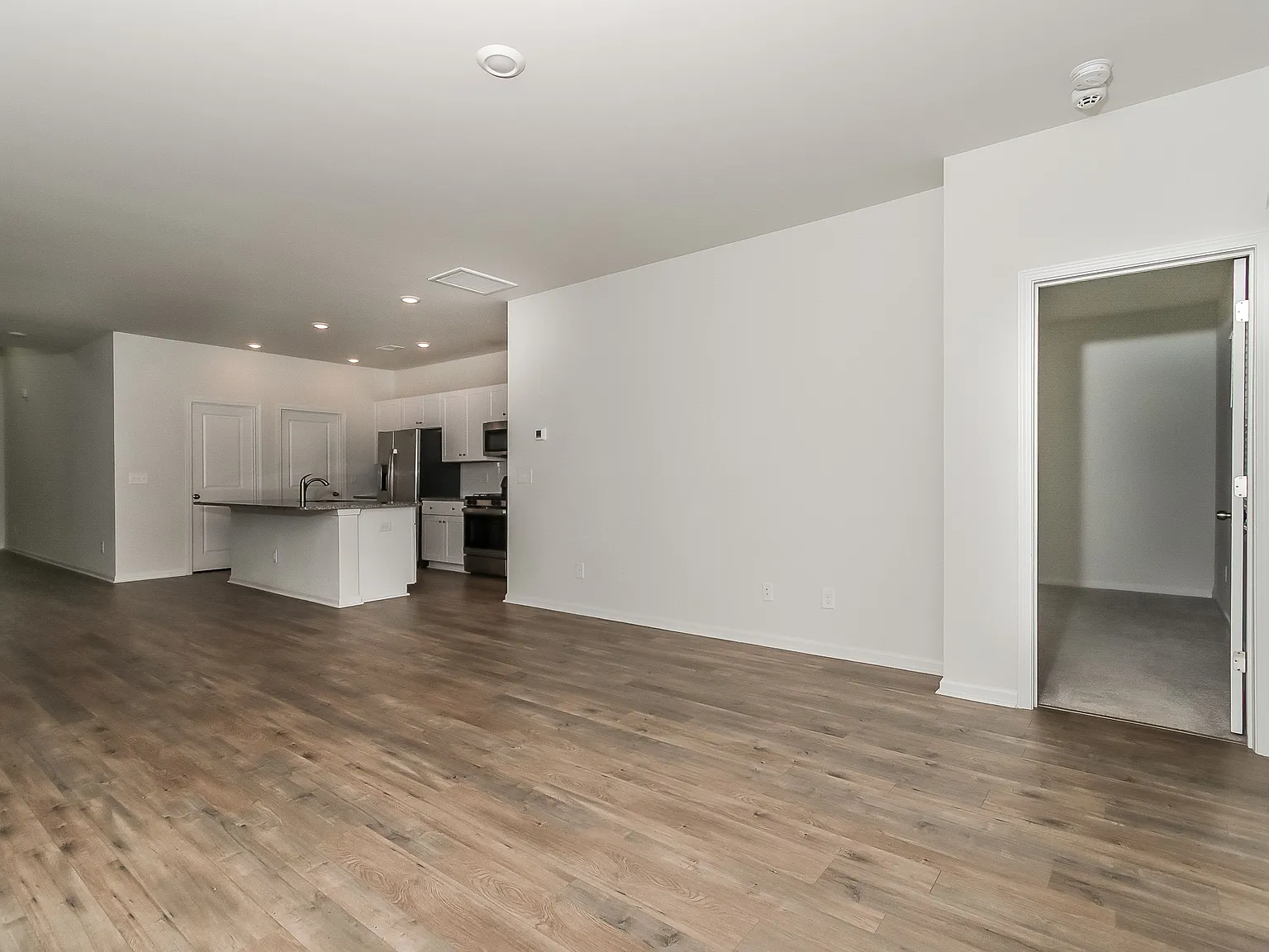 5 bed, 2.5 bath, 2343 sqft, $2,215 — Photo 4