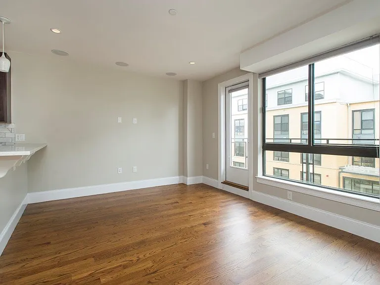 339 D St #15 — Photo 5