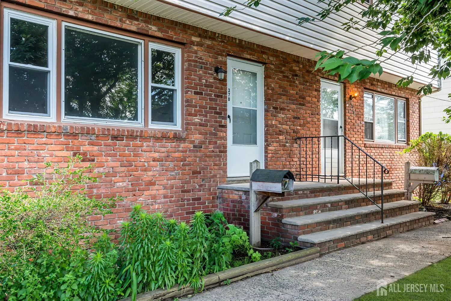 3 bed, 1.0 bath, $3,000 — Photo 3