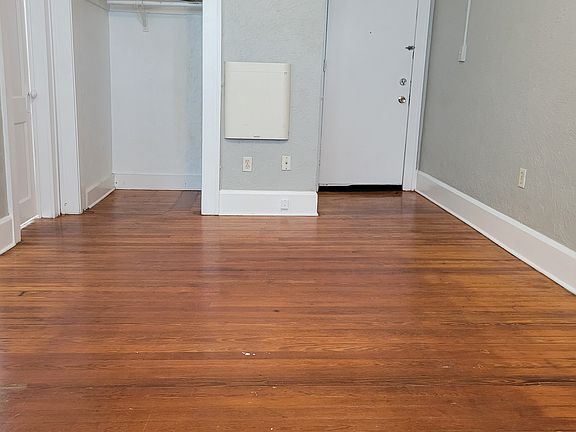4th image of 226 13th Ave NE APT 14