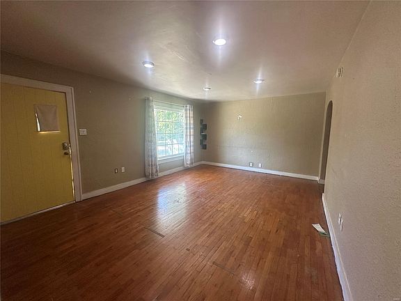 3rd image of 1310 Cousin St