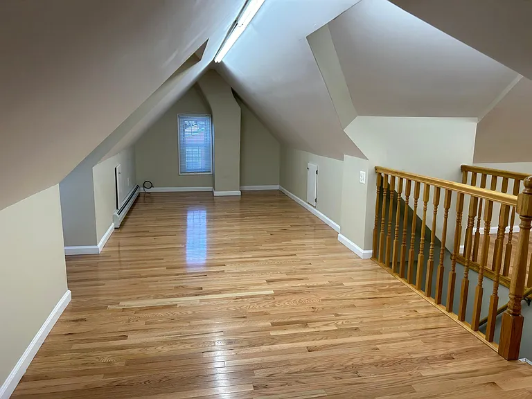 933 Wyandotte St — Photo 36