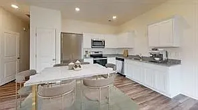 2067 Emerson Dr — Photo 2