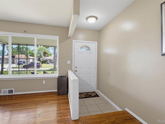 4th image of 3173 Hedge Dr