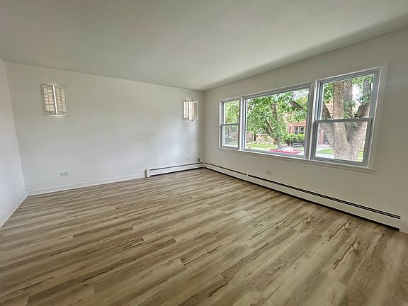 3rd image of 4865 N Kilbourn Ave #1