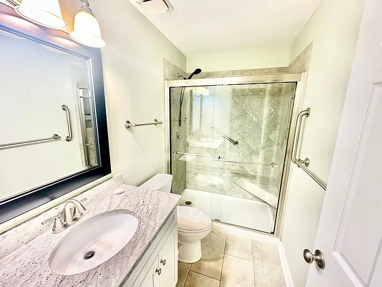102 Ashleigh Ct — Photo 12