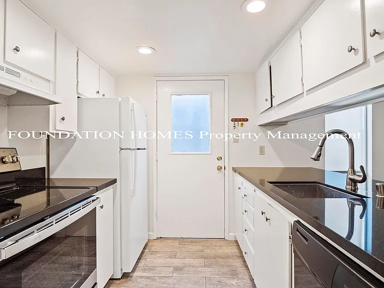 67 Roundtree Blvd — Photo 2