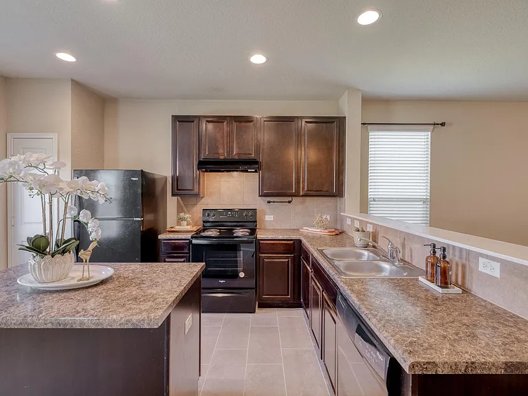 5704 Levenwood Ln — Photo 7