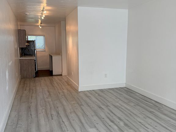 4th image of 1035 9th St APT 19