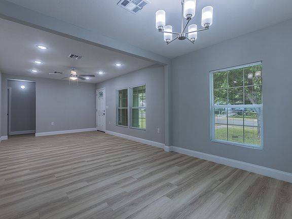 4th image of 2816 Summer Ave