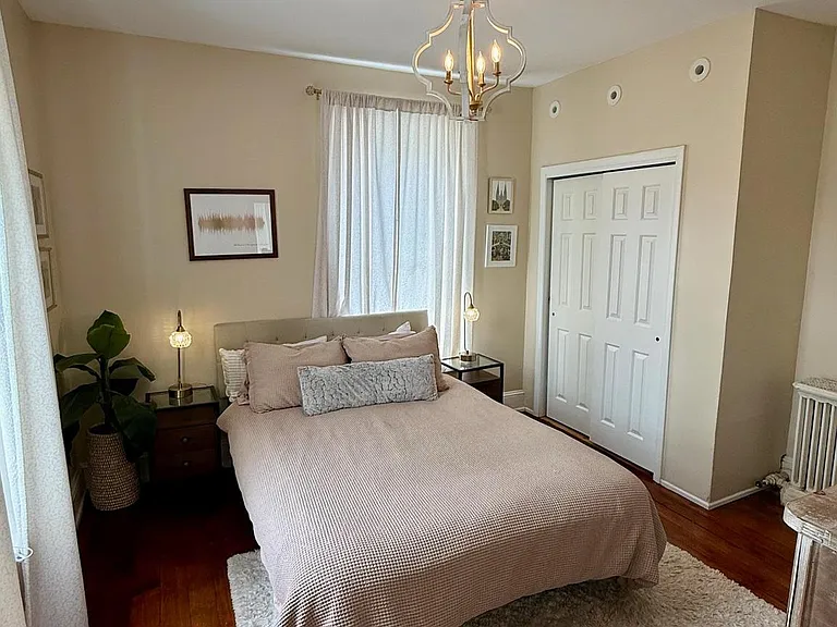221 W Court St — Photo 11