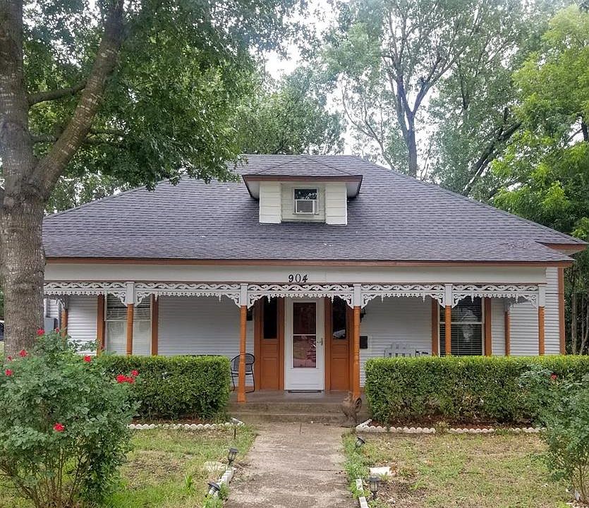 1st image of 904 E Marvin Ave