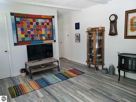 2nd image of 661 Denton Ave